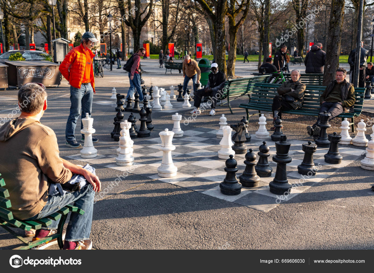 Image d'illustration pour : Jeu d'échecs géant