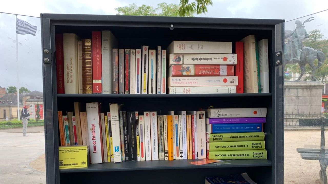 Image d'illustration pour : Bibliothèque de rue - Entrée CFA