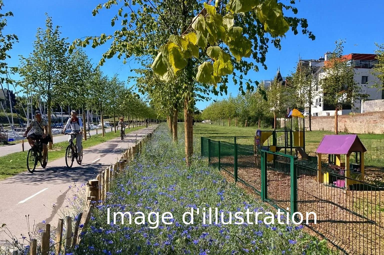 Image d'illustration pour : Aire de jeux pour enfants promenade de la rabine