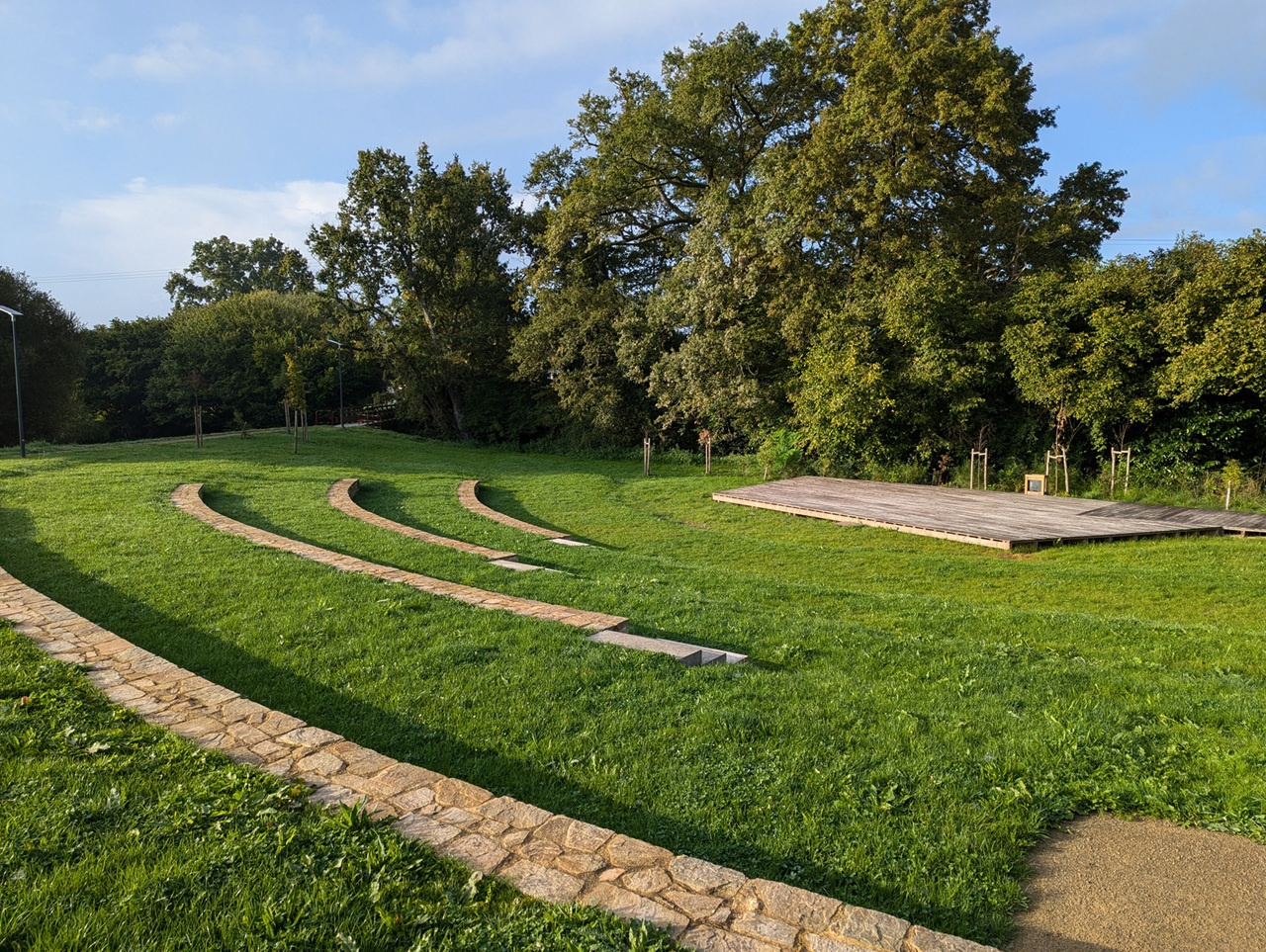 Image d'illustration pour : Théâtre de verdure dans les jardins des remparts