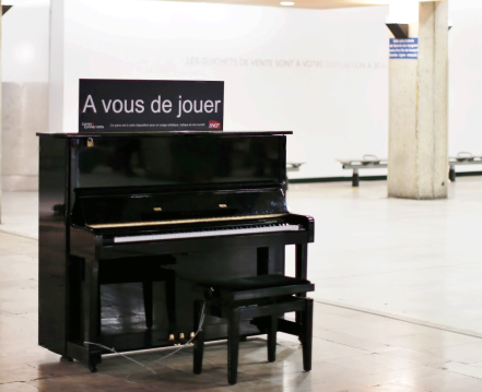 Image d'illustration pour : Piano à la gare